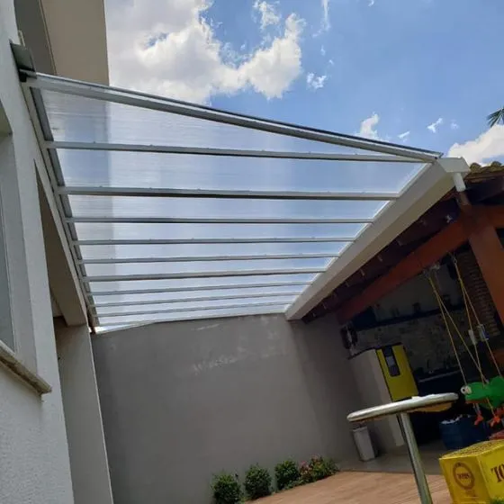 Cobertura de Policarbonato Alveolar em Várzea Paulista SP Cobertura de Policarbonato Alveolar em Várzea Paulista SP — Instalação em garagem residencial