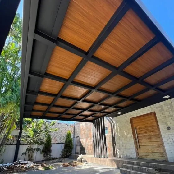 Cobertura de Telha Forro Amadeirado em Jardim Olívio Moro, Várzea Paulista SP — Cobertura em passagem coberta entre ambientes