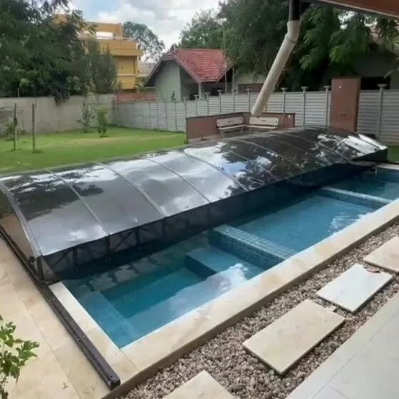 Cobertura Retrátil para Piscina em Chácaras Paulista, Várzea Paulista SP — Cobertura em quintal residencial coberto