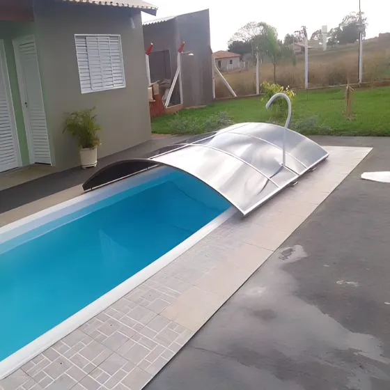 Cobertura Retrátil para Piscina em Chácaras Paulista, Várzea Paulista SP — Cobertura com estrutura metálica reforçada