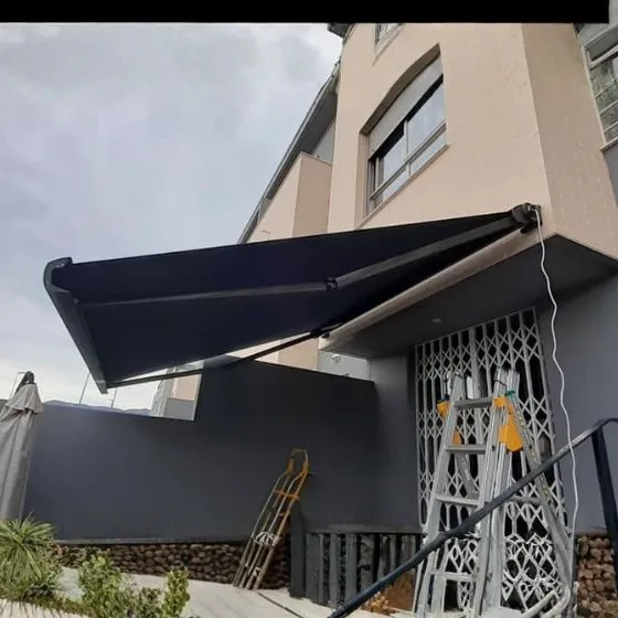 Toldo Articulado Manual ou Motorizado - Toldos Várzea Paulista