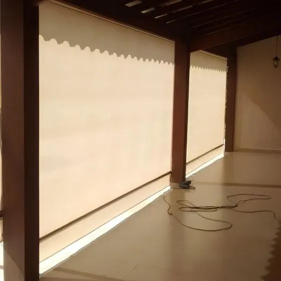 Toldo Cortina de Tela Screen em Jardim Olívio Moro, Várzea Paulista SP — Instalação em área gourmet com churrasqueira