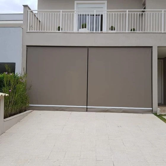 Toldo Cortina de Tela Screen em Jardim Olívio Moro, Várzea Paulista SP — Cobertura em quintal residencial coberto
